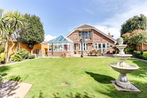 1 Beachway, Canvey Island, SS8 0BD