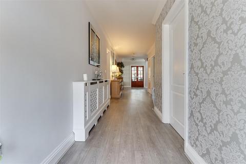 1 Beachway, Canvey Island, SS8 0BD