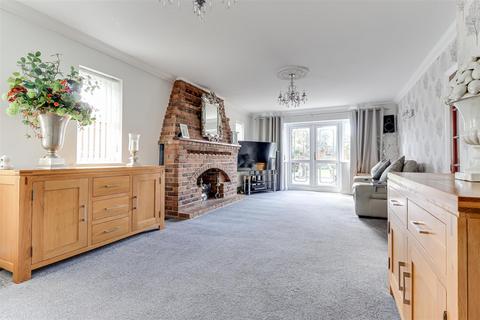 1 Beachway, Canvey Island, SS8 0BD
