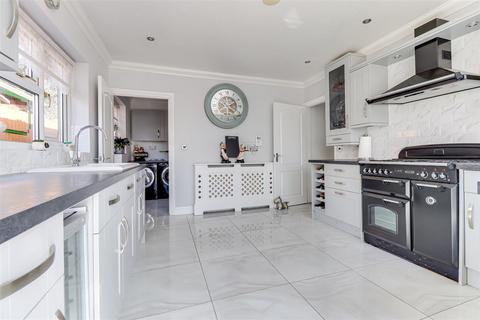 1 Beachway, Canvey Island, SS8 0BD