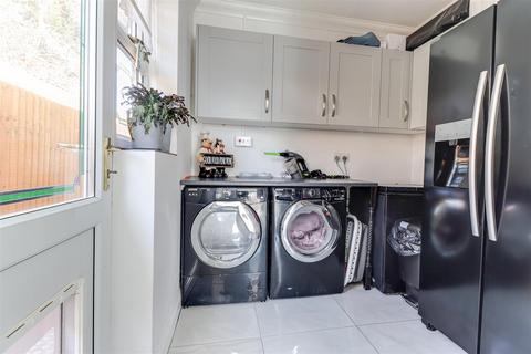 1 Beachway, Canvey Island, SS8 0BD