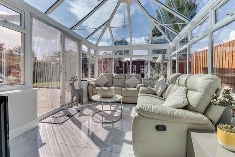 1 Beachway, Canvey Island, SS8 0BD