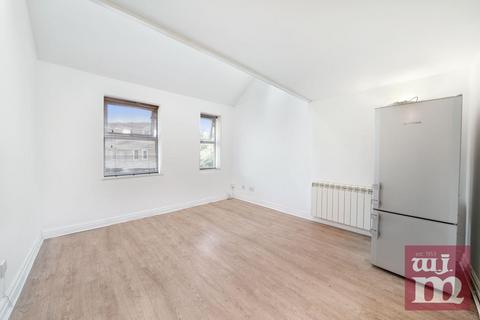 2 bedroom end of terrace house to rent, Elmgreen Close, Stratford, E15
