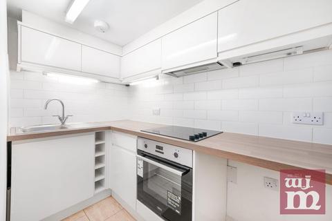 2 bedroom end of terrace house to rent, Elmgreen Close, Stratford, E15