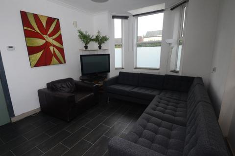 1 bedroom semi-detached house to rent, HouseShare Upper Lloyd Street, Manchester M14