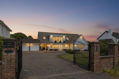 3 bedroom detached house for sale, Tamarisk Way, East Preston, BN16
