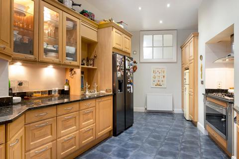 3 bedroom flat for sale, Fitzjames Avenue, West Kensington, London