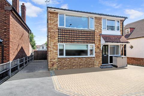 2 bedroom apartment for sale, Station Road, Leigh-On-Sea