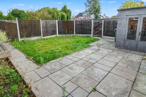 2 bedroom apartment for sale, Station Road, Leigh-On-Sea