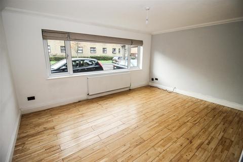 2 bedroom apartment for sale, Station Road, Leigh-On-Sea