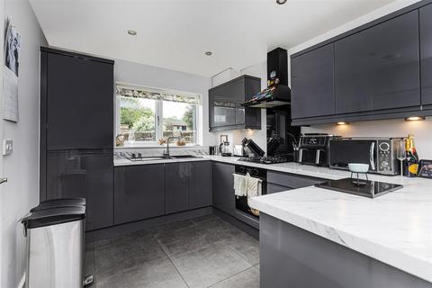 3 bedroom end of terrace house for sale, West Nab View, Holmfirth HD9