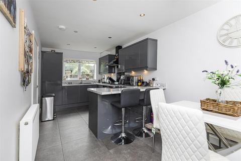 3 bedroom end of terrace house for sale, West Nab View, Holmfirth HD9