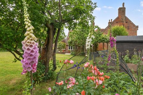 4 bedroom farm house for sale, Cottrell Farmhouse Havant Road Hayling Island PO11 0LH
