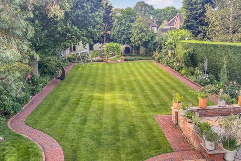 17 West Way, Pinner, HA5 3NX