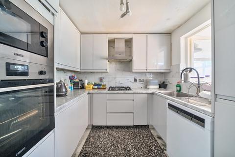 2 Meadowlea Close, Harmondsworth, West Drayton, UB7 0AF