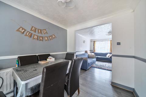 2 Meadowlea Close, Harmondsworth, West Drayton, UB7 0AF