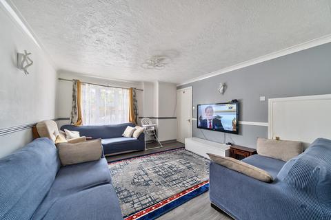 2 Meadowlea Close, Harmondsworth, West Drayton, UB7 0AF