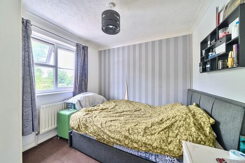 2 Meadowlea Close, Harmondsworth, West Drayton, UB7 0AF
