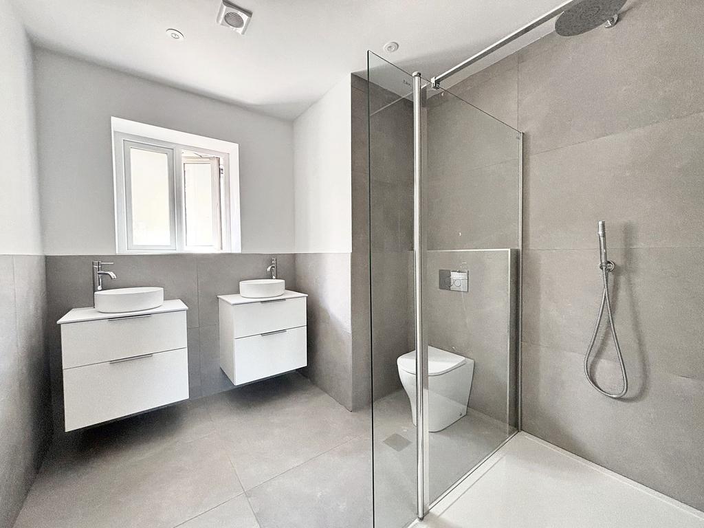 Bedroom One En-Suite