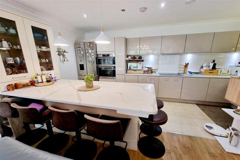 3 bedroom flat for sale, Olivia Court, Ebony Crescent, Cockfosters EN4