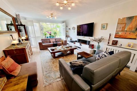 3 bedroom flat for sale, Olivia Court, Ebony Crescent, Cockfosters EN4