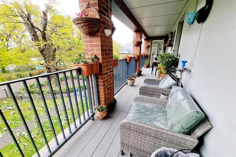 3 bedroom flat for sale, Olivia Court, Ebony Crescent, Cockfosters EN4