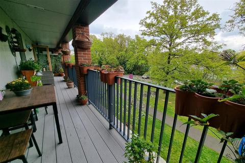 3 bedroom flat for sale, Olivia Court, Ebony Crescent, Cockfosters EN4