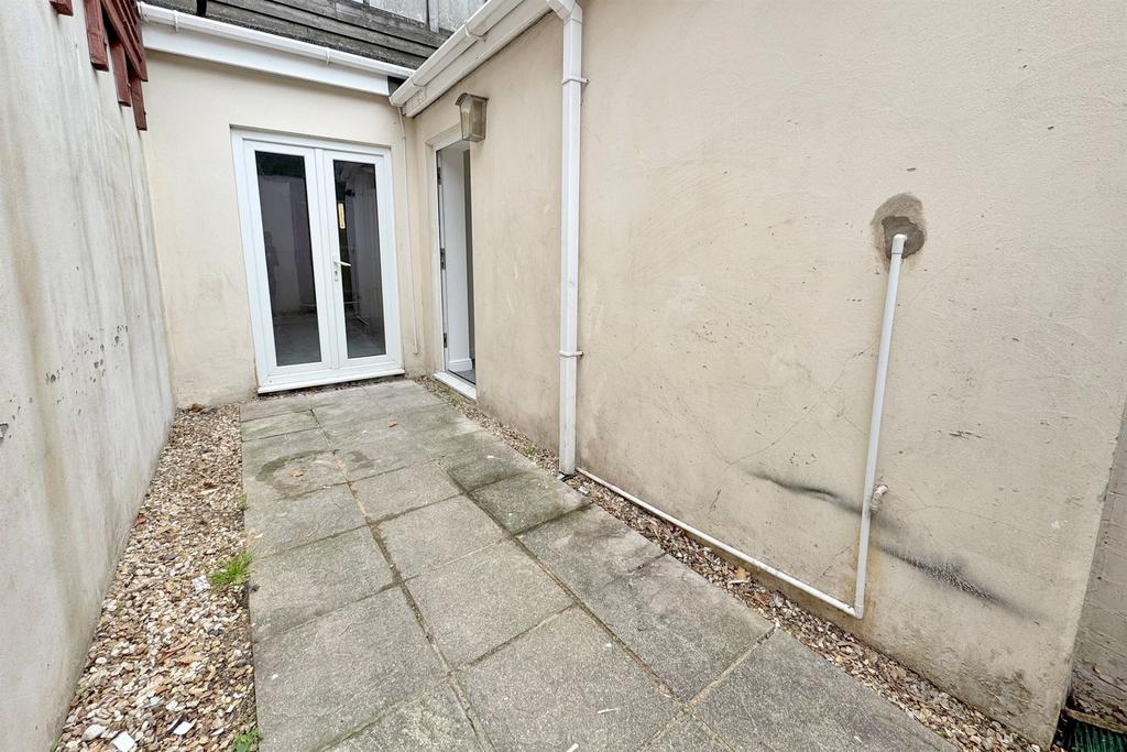 Patio/private entran