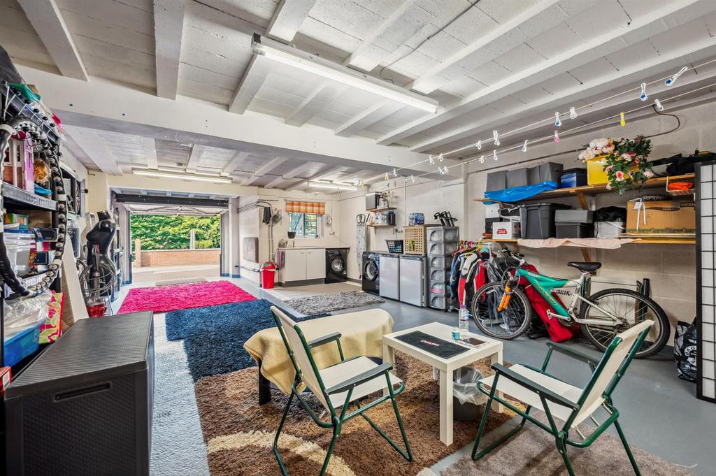 Triple Garage to door.jpg