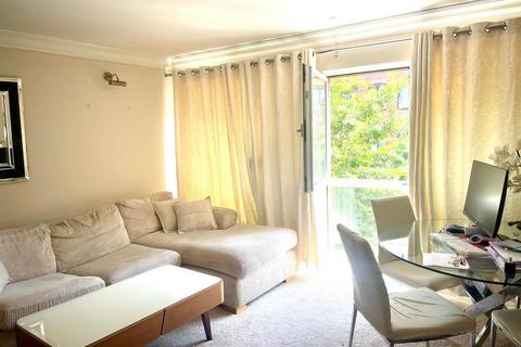 1 bedroom apartment for sale, Crown Court, London