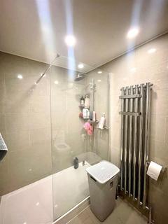 1 bedroom apartment for sale, Crown Court, London