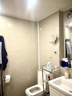 1 bedroom apartment for sale, Crown Court, London