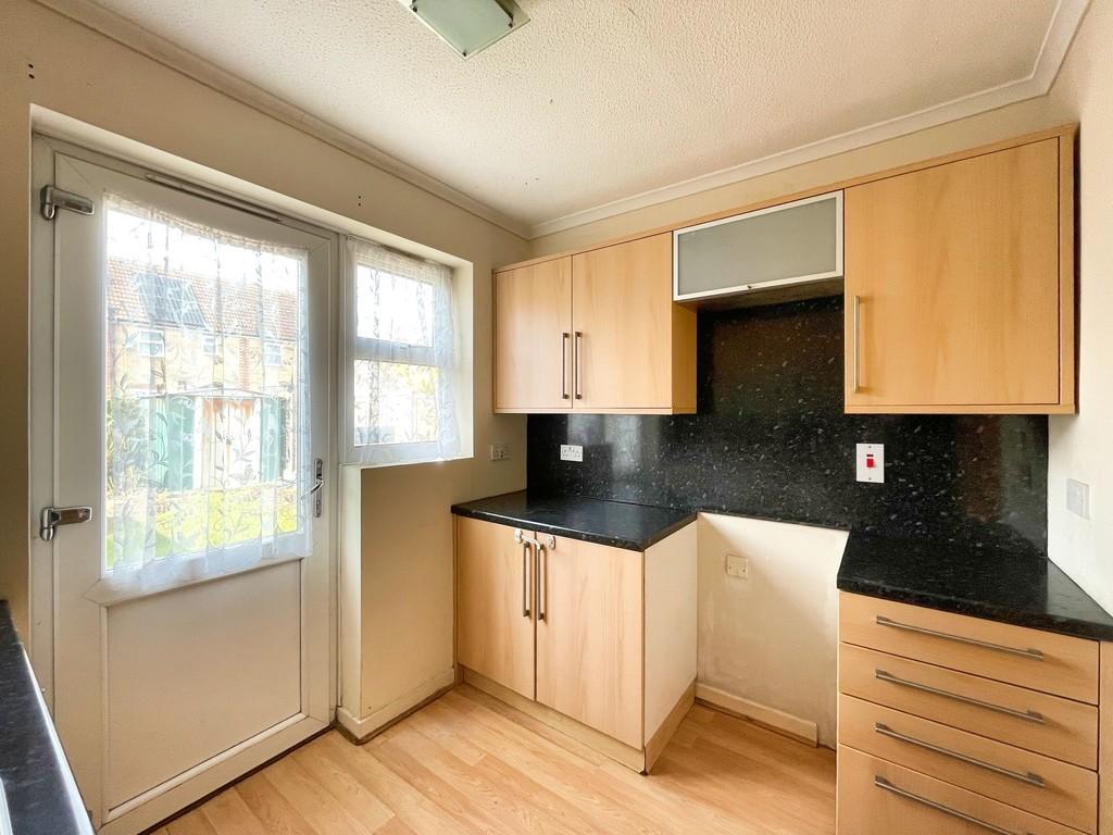 32 Fowler kitchen2
