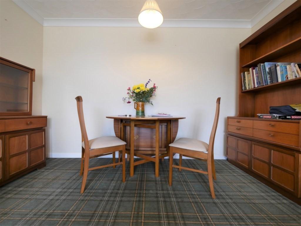 Sitting and dining3