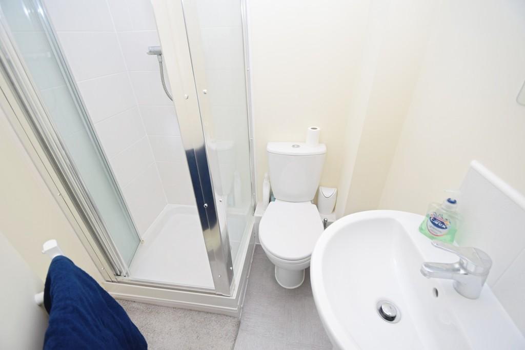 18aa4d6a-Ensuite 201