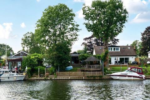 undefined, Hamhaugh Island, Shepperton, TW17