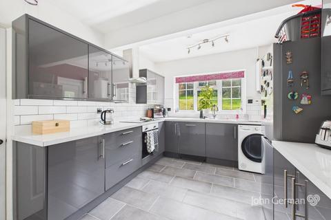 3 bedroom detached bungalow for sale, Dalebrook Road, Burton-on-Trent