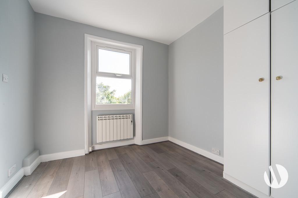 One bed flat bedroom