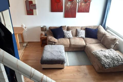 3 bedroom terraced house to rent, Windrush, Highworth SN6