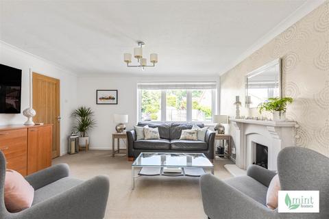 53 Amberley Drive, Woodham, Addlestone, KT15 3SN