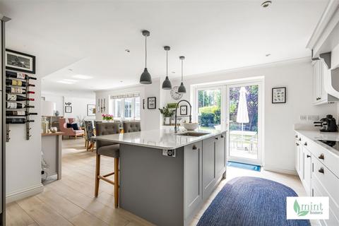 53 Amberley Drive, Woodham, Addlestone, KT15 3SN