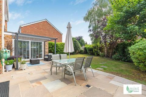 53 Amberley Drive, Woodham, Addlestone, KT15 3SN