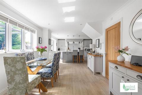 53 Amberley Drive, Woodham, Addlestone, KT15 3SN