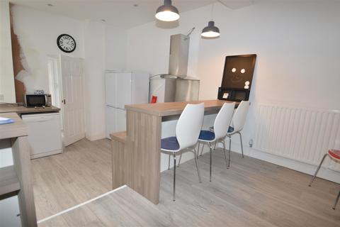 6 bedroom house to rent, Heeley Road, Birmingham B29