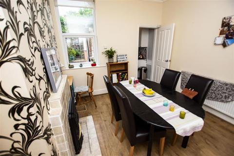 2 bedroom house to rent, Gleave Road, Birmingham B29