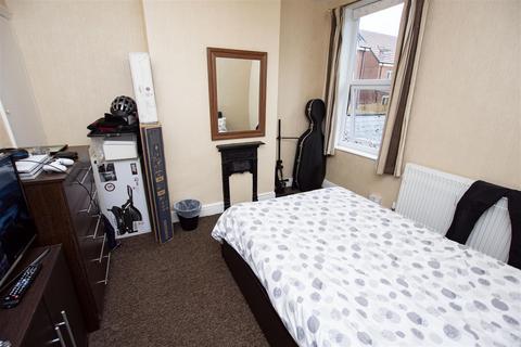2 bedroom house to rent, Gleave Road, Birmingham B29