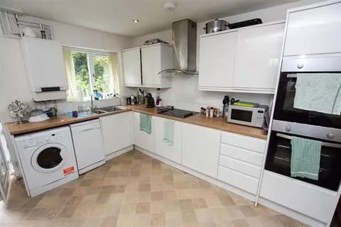 Apartment in Birmingham, Bournbrook - View 2