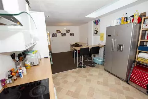 Apartment in Birmingham, Bournbrook - View 4