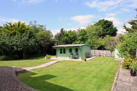 4 bedroom detached house for sale, Brassey Avenue, West Hampden Park, Eastbourne