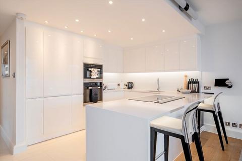 3 bedroom flat to rent, King's Quay, London SW10